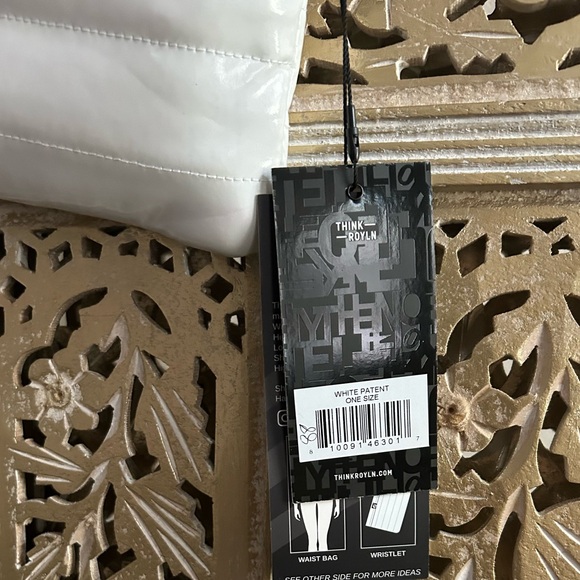 New THINK ROYLN Bum & Crossbody bag w/2 Fashion Straps white color Gift ideas - Picture 4 of 8
